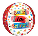 Le ballon Write On Back to School Orbz Foil Balloon d'Anagram/MD est composé d'étoiles, de trois crayons de bande dessinée avec "Back to School" en gras, et d'une bordure rouge avec des étoiles multicolores.