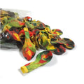 Junto a una bolsa de plástico de la marca Cattex (100 unidades por bolsa), parcialmente abierta, sobre un fondo blanco, hay un montón de globos de látex Cattex «Marbled Super Agate» de 12″ sin inflar, de colores rojo, amarillo, verde y negro.